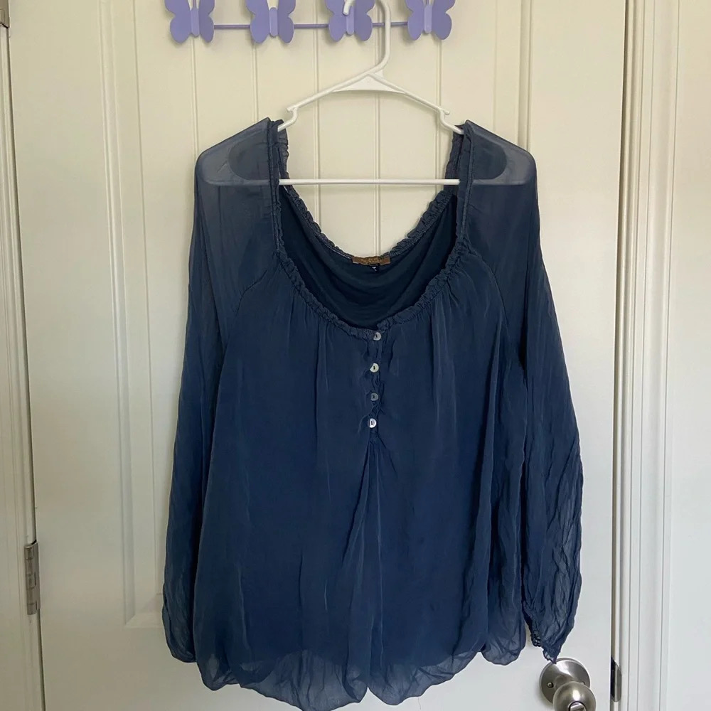 EUC | Piazza Roma women’s 100% silk dark blue blouse — medium